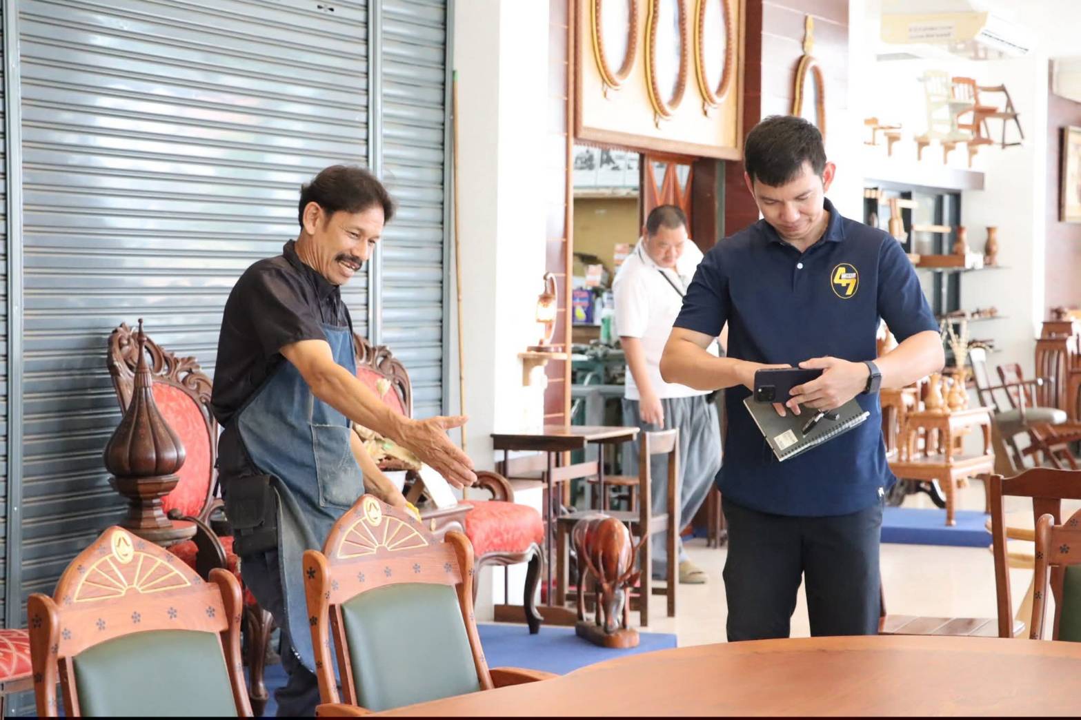 title - ผู้อำนวยการศูนย์ส่งเสริมและพัฒนาอาชีพเสริมนอกภาคการเกษตร ให้การต้อนรับคณะเจ้าหน้าที่กระทรวงทรัพยากรธรรมชาติและสิ่งแวดล้อม เยี่ยมชมสถานที่ ศพส. และแผนกฝึกอบรมทั้ง 12 แผนก